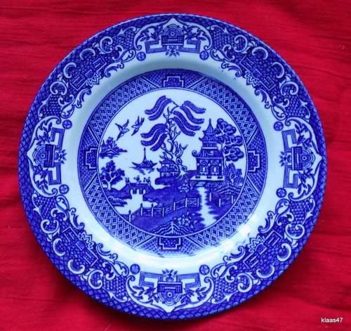 OLD WILLOW - ENGLISH IRONSTONE POTTERY - BLUE AND WHITE - SIDE PLATE 17.5cm DIAMETER