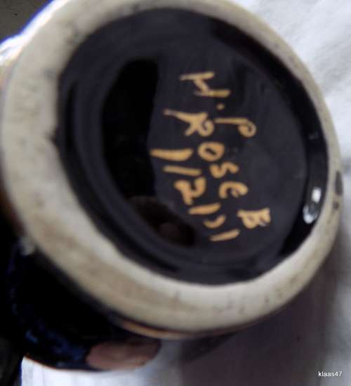 BLACK VASE WITH HANDPAINTED FLOWERS (ROSE B 112P1)