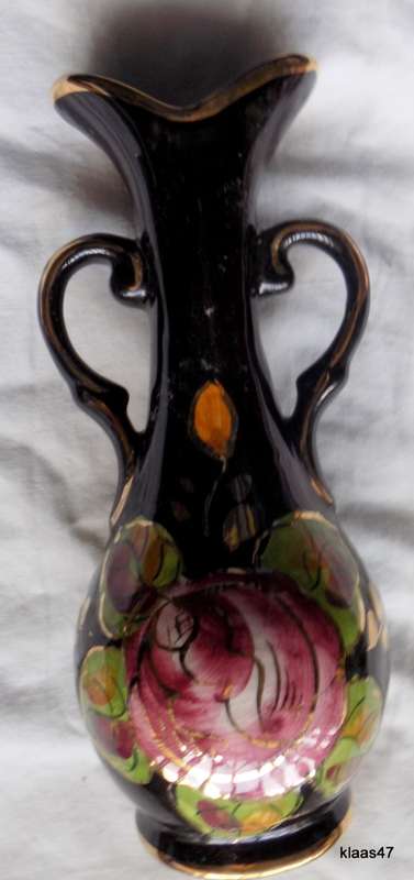 BLACK VASE WITH HANDPAINTED FLOWERS (ROSE B 112P1)