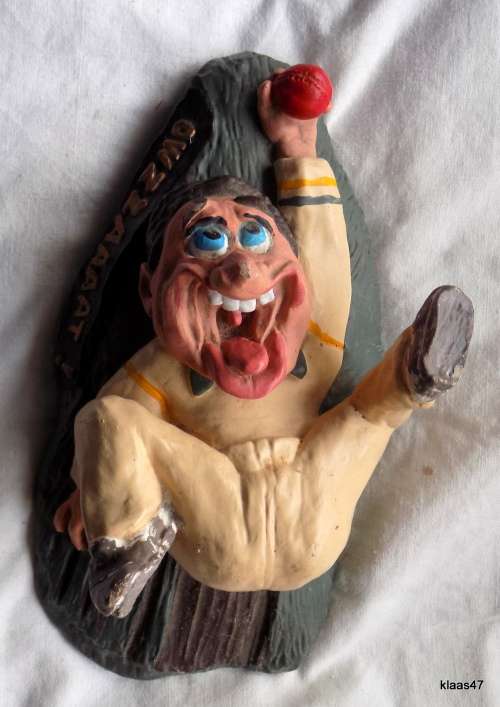 OWZZAAAAT! VINTAGE CRICKETER DESK PAPERWEIGHT