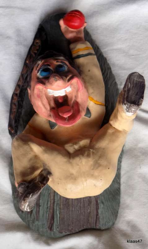 OWZZAAAAT! VINTAGE CRICKETER DESK PAPERWEIGHT