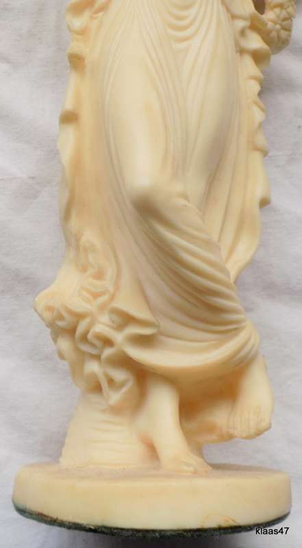 LADY FIGURINE - 26.7cm High : PLEASE NOTE REPAIR - NECK