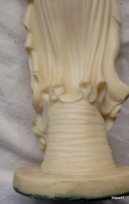 LADY FIGURINE - 26.7cm High : PLEASE NOTE REPAIR - NECK