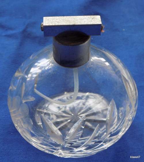 GLASS PERFUME BOTTLE - METAL TOP