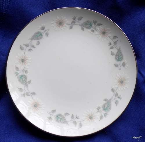 VINTAGE NORITAKE WELLESLEY TEA DUO Comes With A Side Plate That Has A Small Chip