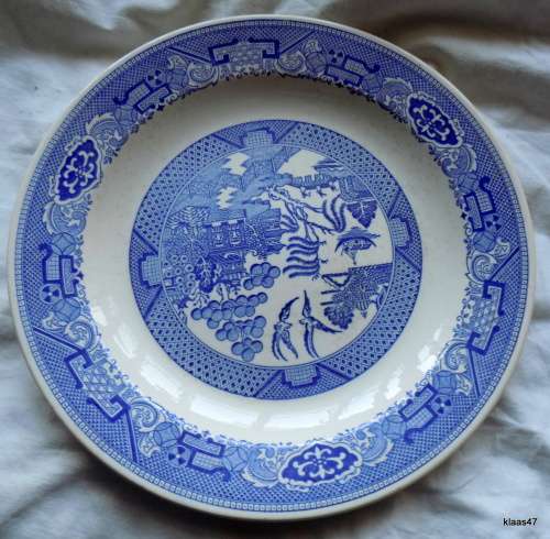 Blue Willow serving platter - made in the USA - 29cm Diameter