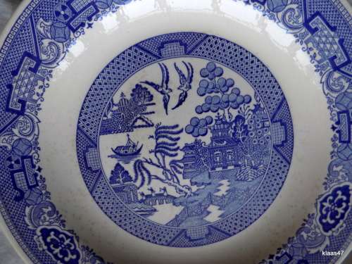 Blue Willow serving platter - made in the USA - 29cm Diameter