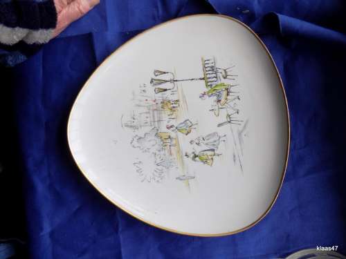 Hutschenreuter Bavaria Street scene triangular shape plate