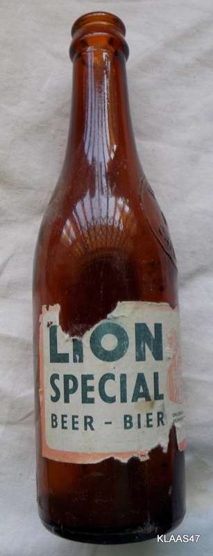 VINTAGE - OHLSSONS CAPE BREWERIES - EMPTY BOTTLE - PAPER LABEL LION SPECIAL BEER