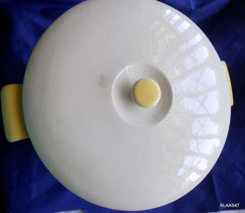 Large Casserole dish with lid -