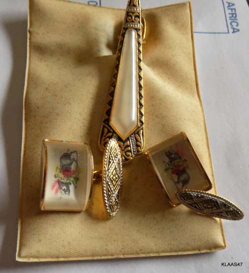 TIE PIN AND CUFFLINKS (BULL FIGHTING SOUVENIR)