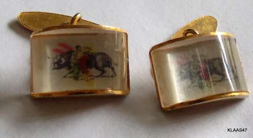 TIE PIN AND CUFFLINKS (BULL FIGHTING SOUVENIR)