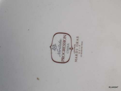 NORITAKE - PROGRESSION - MARDI GRAS - DINNER PLATE