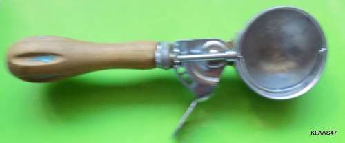 TALA - ICECREAM SCOOP - MADE IN ENGLAND - WOODEN HANDLE