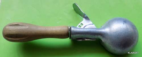 TALA - ICECREAM SCOOP - MADE IN ENGLAND - WOODEN HANDLE