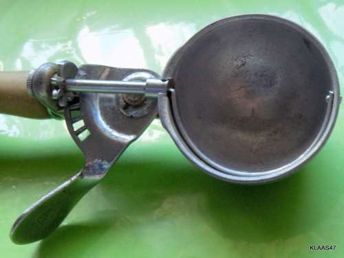 TALA - ICECREAM SCOOP - MADE IN ENGLAND - WOODEN HANDLE