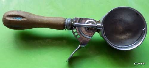TALA - ICECREAM SCOOP - MADE IN ENGLAND - WOODEN HANDLE
