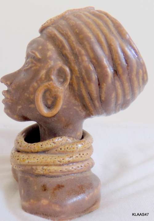 VINTAGE - HEAD AND SHOULDERS - CLAY ORNAMENT (VARNISHED)