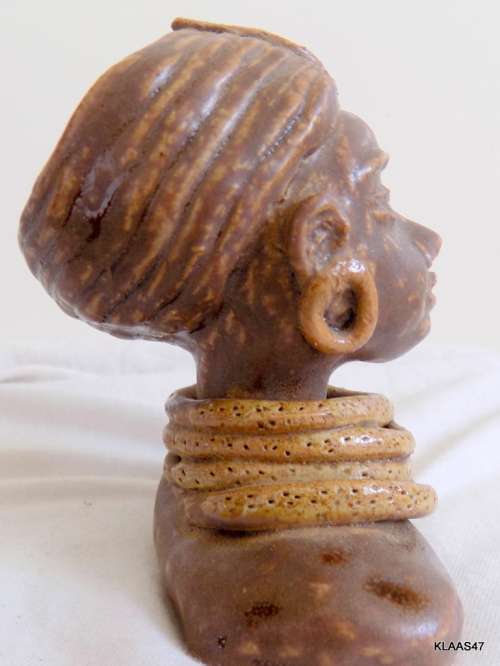 VINTAGE - HEAD AND SHOULDERS - CLAY ORNAMENT (VARNISHED)