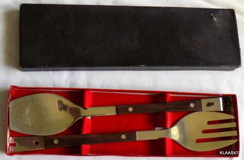 STAINLESS STEEL : SERVING TONGS : USE SEPARATELY OR CLIPPED TOGETHER