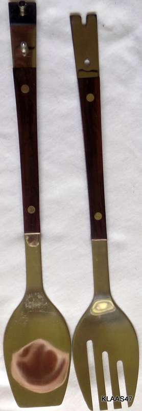 STAINLESS STEEL : SERVING TONGS : USE SEPARATELY OR CLIPPED TOGETHER