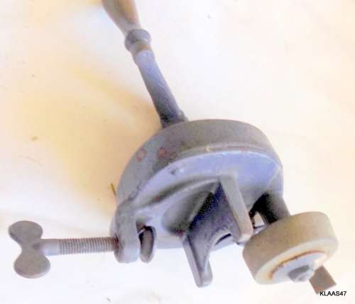 NIAGARA NO. 1 - MODEL NO 70 - HAND BENCH GRINDER - (Carborundum Co Niagara)