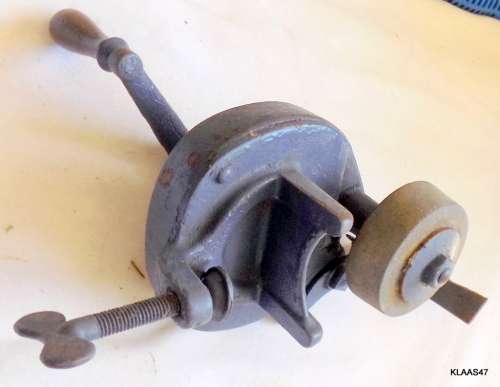 NIAGARA NO. 1 - MODEL NO 70 - HAND BENCH GRINDER - (Carborundum Co Niagara)