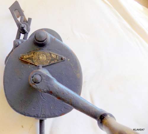 NIAGARA NO. 1 - MODEL NO 70 - HAND BENCH GRINDER - (Carborundum Co Niagara)