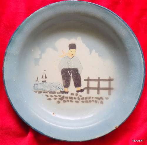 Vintage Graniteware Enamel Wall hanging Plate with Picture of Dutch Boy