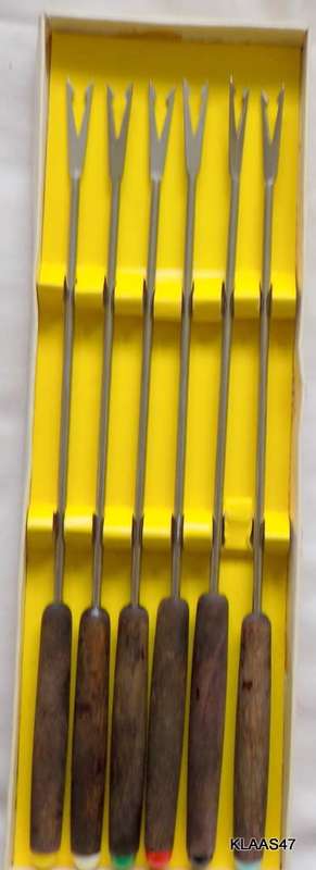 6 PIECE STAINLESS STEEL FONDUE FORKS WITH WOODEN HANDLE STILL IN ORIGINAL BOX