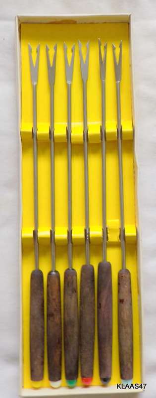 6 PIECE STAINLESS STEEL FONDUE FORKS WITH WOODEN HANDLE STILL IN ORIGINAL BOX