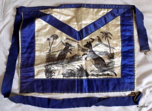 VINTAGE MASONIC REGALIA:  OLD COLLECTABLE SILK KANGAROO APRON