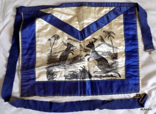 VINTAGE MASONIC REGALIA:  OLD COLLECTABLE SILK KANGAROO APRON