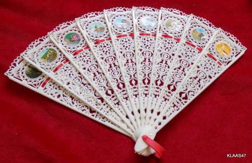 Vintage - Hand held Plastic fan - South Africa Tourist scenes - Made in Italy -  (1970`s)