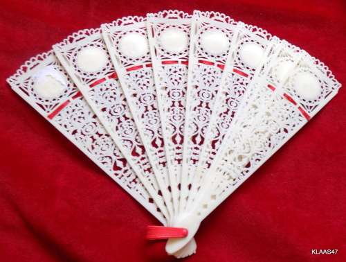 Vintage - Hand held Plastic fan - South Africa Tourist scenes - Made in Italy -  (1970`s)