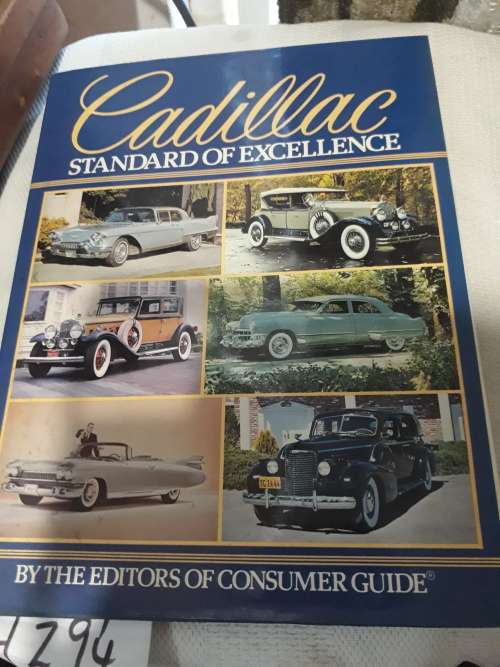 Cadillac: Standard Of Excellence - Editors of Consumer Guide - Hardcover