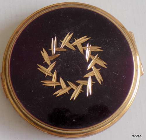 Vintage Stratton Powder Compact - Mirror is not clear