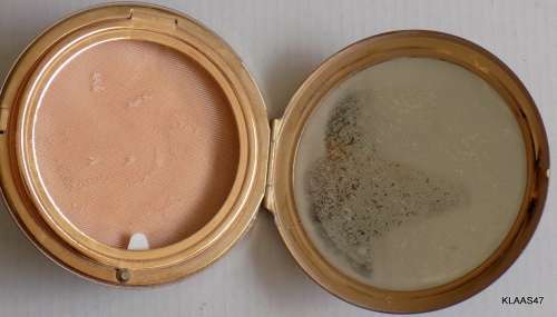 Vintage Stratton Powder Compact - Mirror is not clear