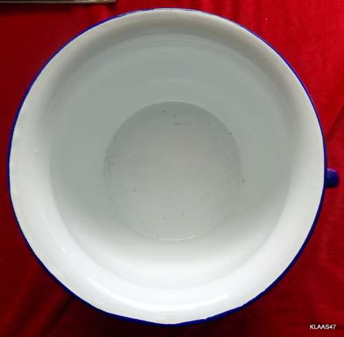 Vintage Old Fashioned Enamel - Made in Czechoslovakia   Chamber
