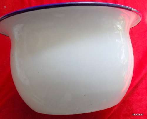 Vintage Old Fashioned Enamel - Made in Czechoslovakia   Chamber