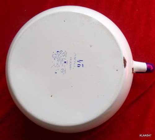 Vintage Old Fashioned Enamel - Made in Czechoslovakia   Chamber