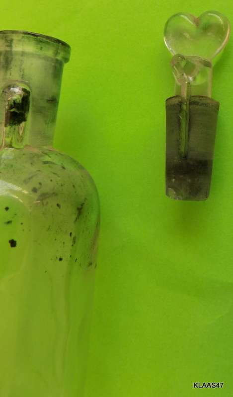 Vintage - Clear Glass Perfume /Apothecarthy Essential Oil Bottle  - Heart Shaped Stopper