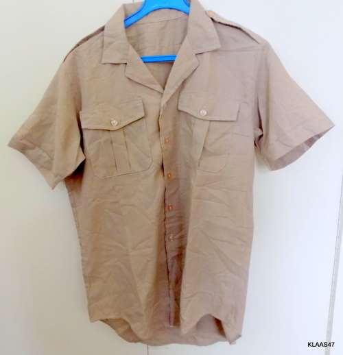 SADF - STEP OUT S/SLEEVE SHIRT - LABLE REMOVED - (SAME SIZE AS MEDIUM)
