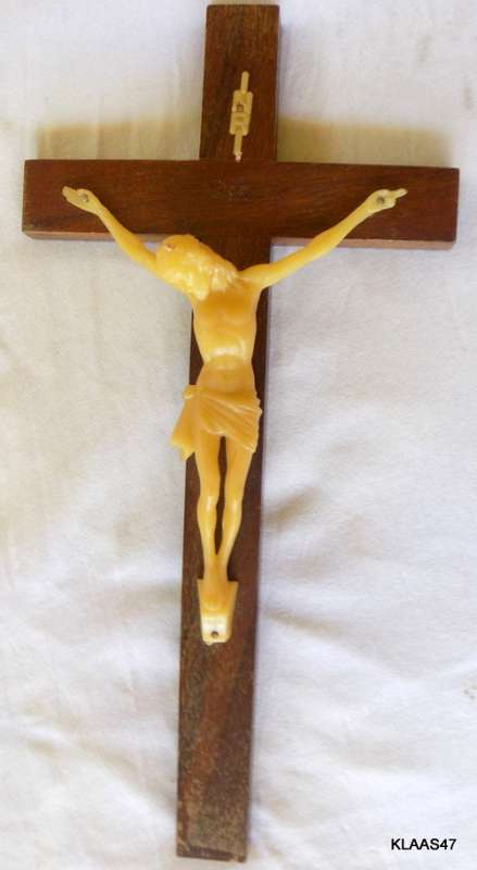 Vintage Wooden Cross Crucifix - Wall Hanging - 12.3cm Across - 25.5cm Down