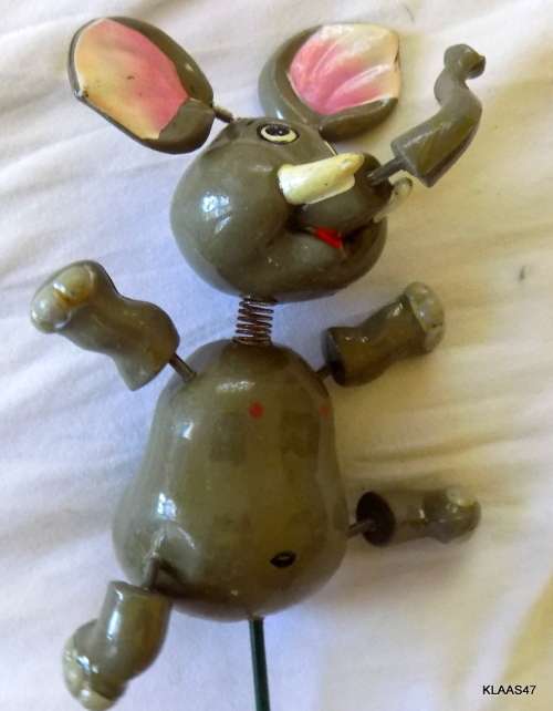 Elephant Garden Ornament - comes with metal stick.