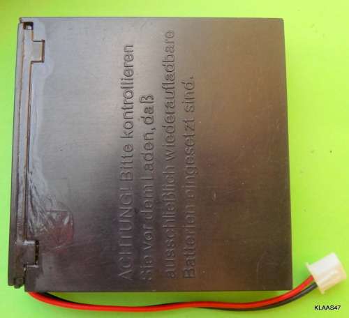 4 x AA Battery Holder (Open) 7cm Tail with Plug (Warning in German)