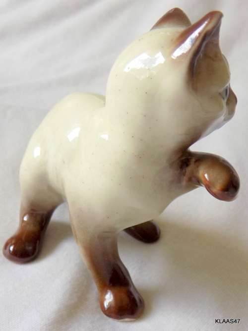 Vintage Porcelain Cat Ornament with No makers mark