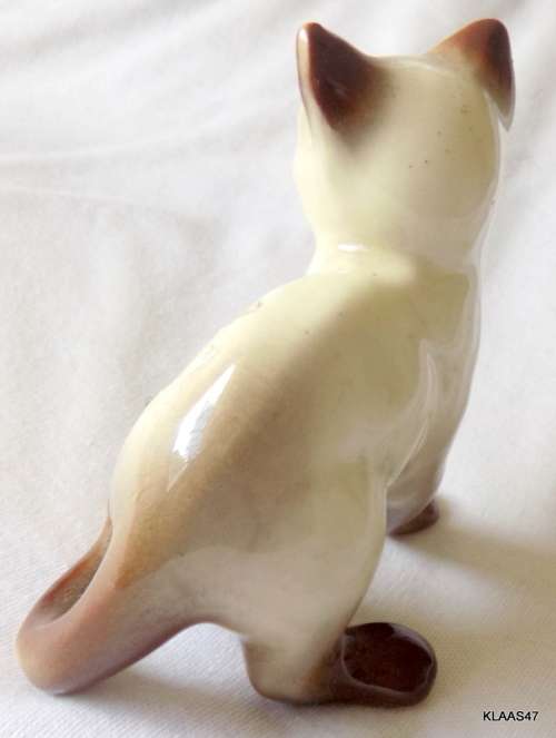 Vintage Porcelain Cat Ornament with No makers mark