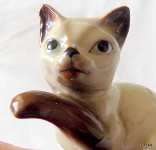 Vintage Porcelain Cat Ornament with No makers mark