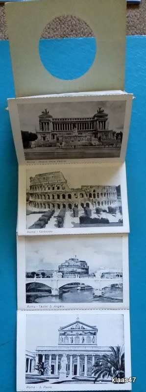 Vintage - Ricordo di Roma - Souvenir - 12 small black and white joined pictures in a cover 9.7x7cm